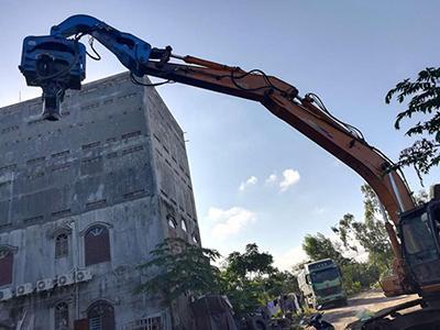 Вибропогружатель бетонных свай на базе экскаватора CAT 336 (Вьетнам)