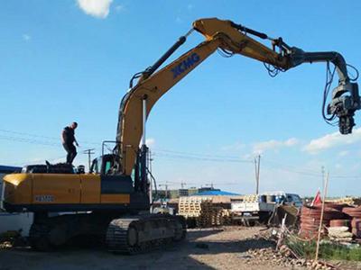 Вибропогружатель бетонных свай на базе экскаватора CAT345